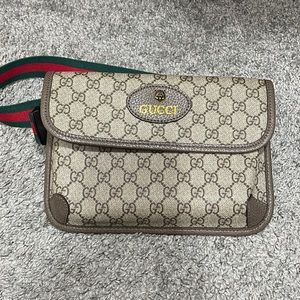 belt bag in new condition.